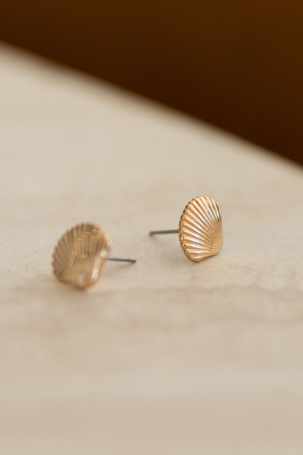 Orange Sherbet Shell Stud Gold
