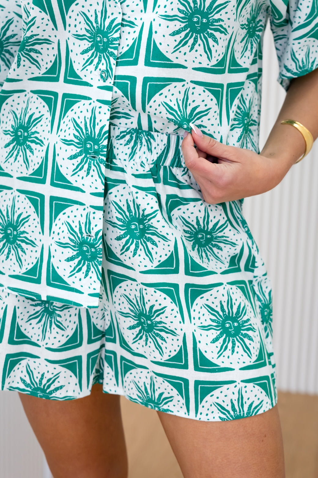 Final Sale | Kelsey Shorts Helios Sun Print Emerald