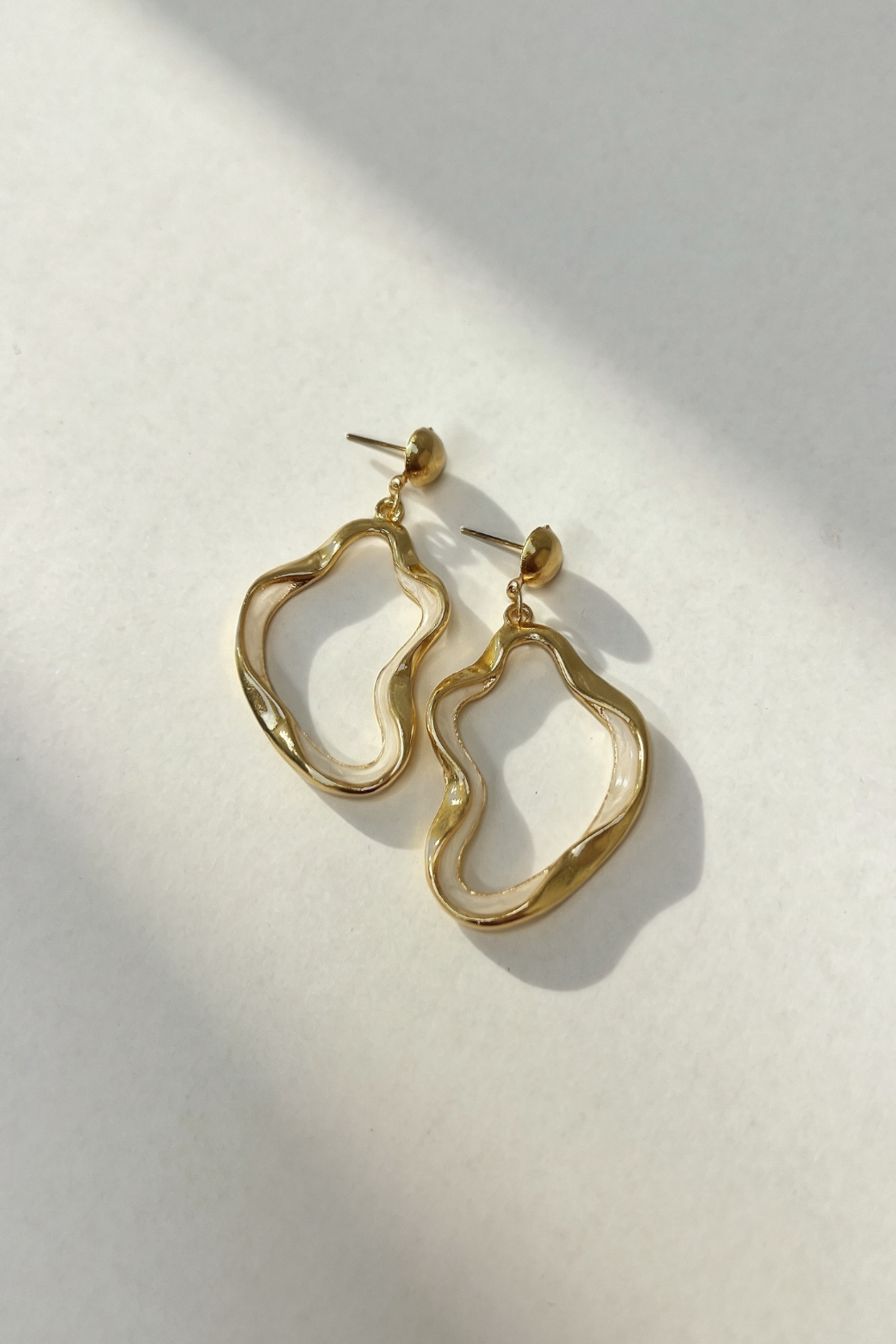 Enamel Wavy Hoop Earrings White/Gold