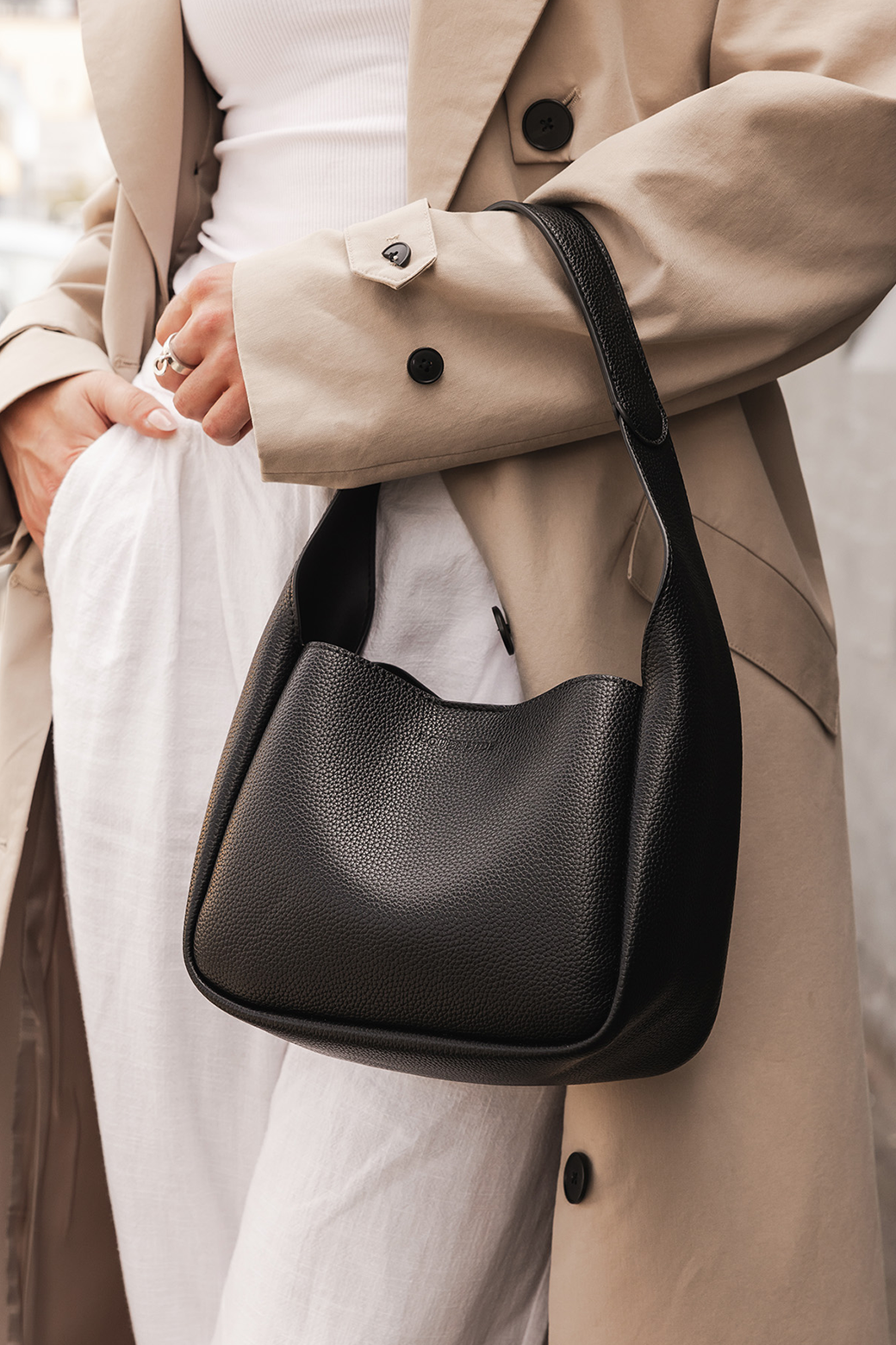 Louenhide Kendall Shoulder Bag Black
