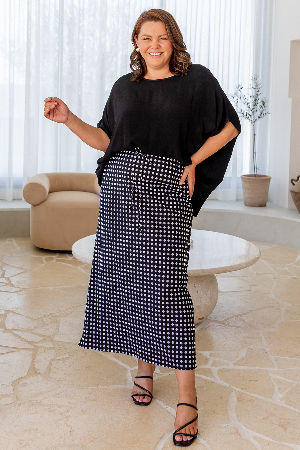 Taro_Bias_Midi_Skirt_Black_White_Spot_3.png