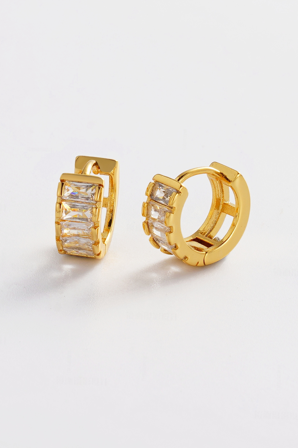 Zafino Kira Huggie Gold Crystal