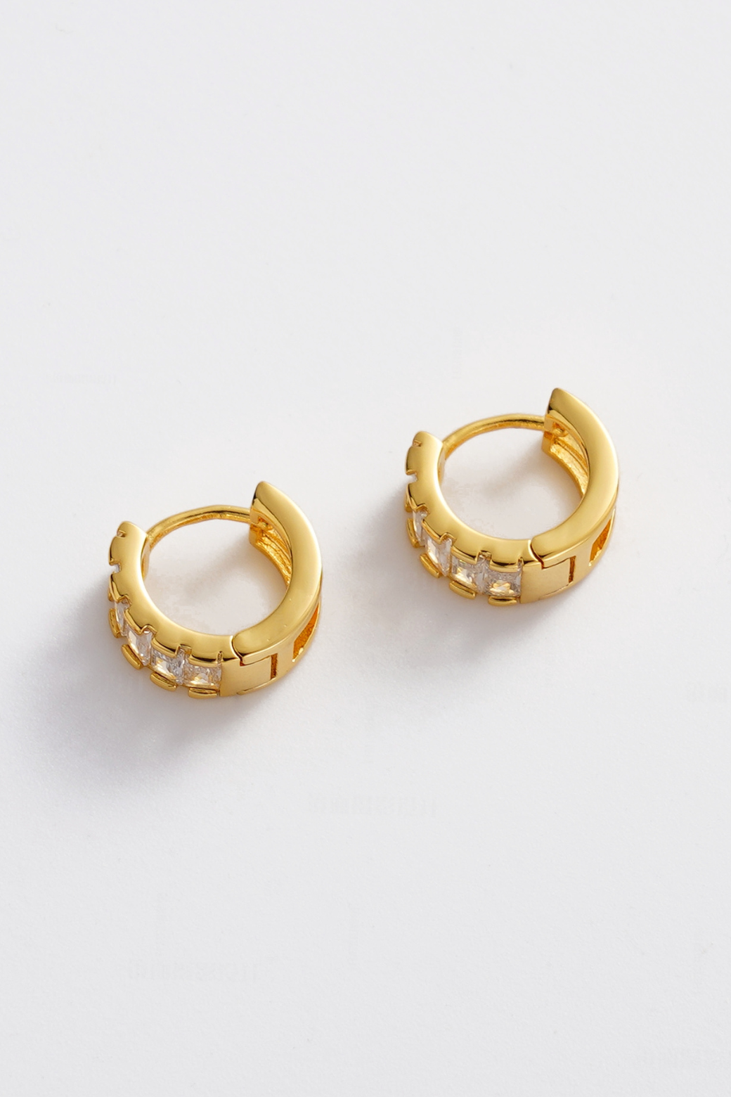 Zafino Kira Huggie Gold Crystal