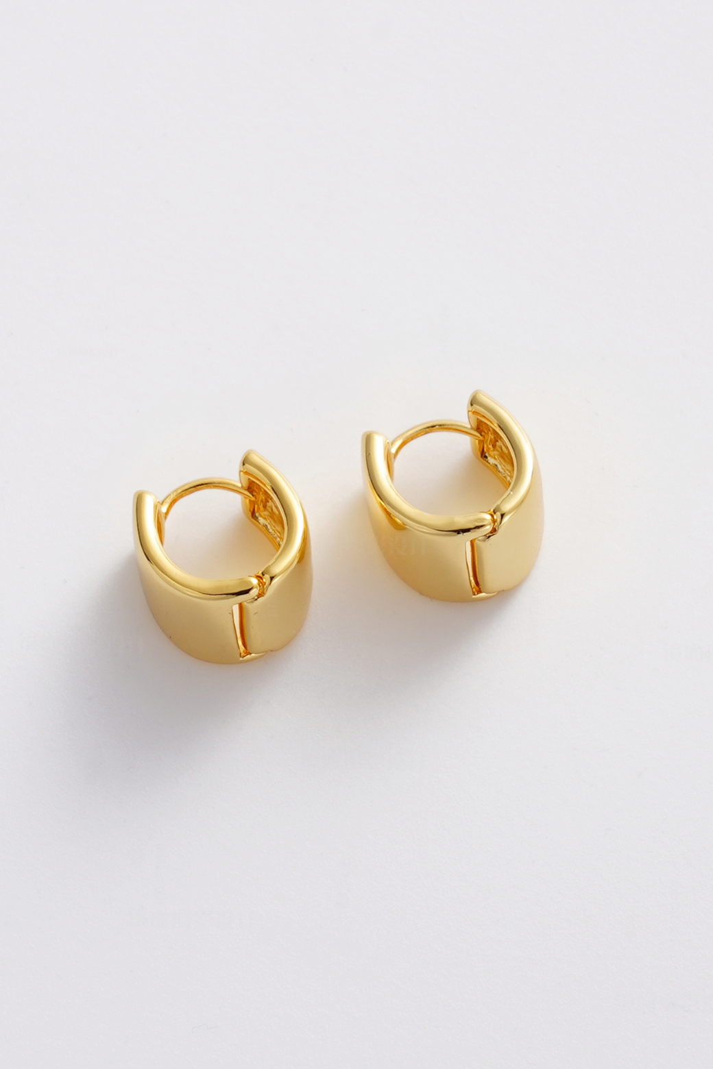 Zafino Riley Huggie Hoop Gold