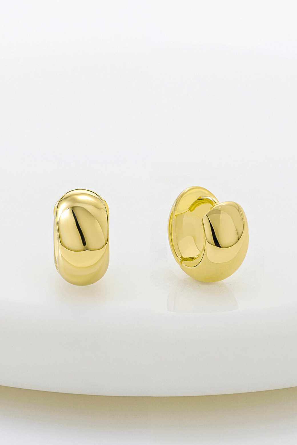 Zafino Vada Micro Huggie Earrings Gold